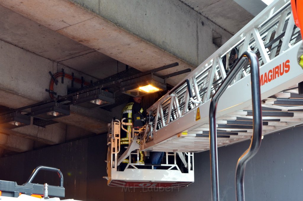 Einsatz BF Koeln Tunnel unter Lanxess Arena gesperrt P9770.JPG - Miklos Laubert
